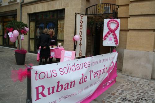 Rosa Bandet-manifestation på Cours Mirabeau i Aix-en-Provence